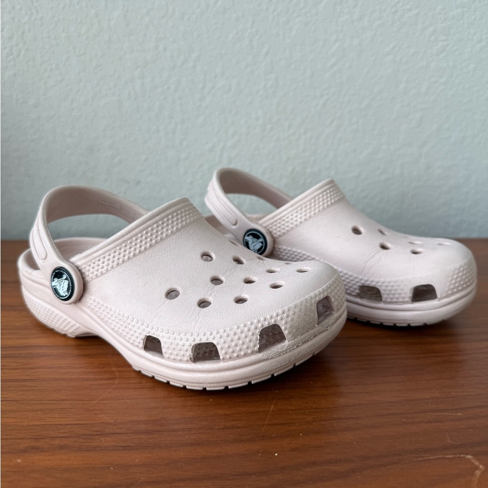 Light pink girls crocs